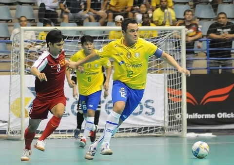 Ídolo do futsal, Falcão vem a Manaus e lança campanha para arrecadar doações para o RS