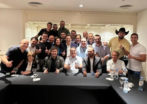 Bolsonaro se reúne com Milei e diz que 'foi uma conversa entre amigos'