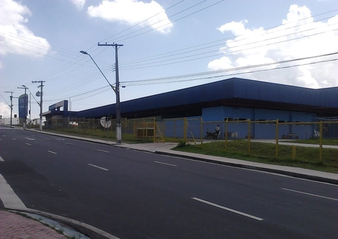 Obra emergencial interdita trecho da avenida Brasil em Manaus; Desvio foi montado