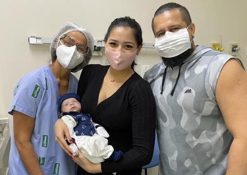 Mesmo infectadas com covid, mães devem continuar amamentando, diz pediatra