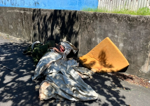 FOTOS: Corpo de homem é encontrado com pés e mãos amarrados no Centro