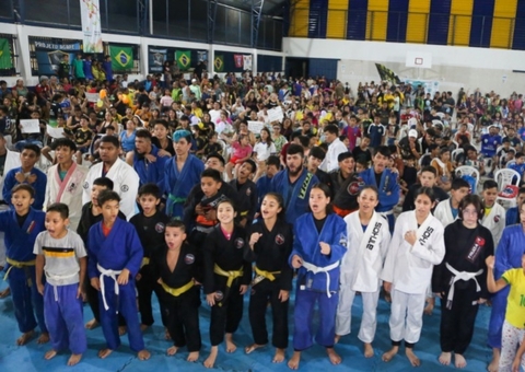 Viver Melhor recebe equipamentos para projetos esportivos em Manaus