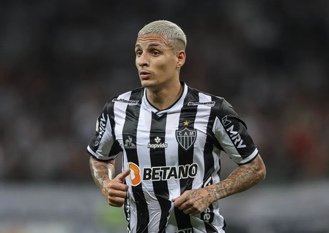 Lateral do Atlético-MG sofre acidente doméstico após título