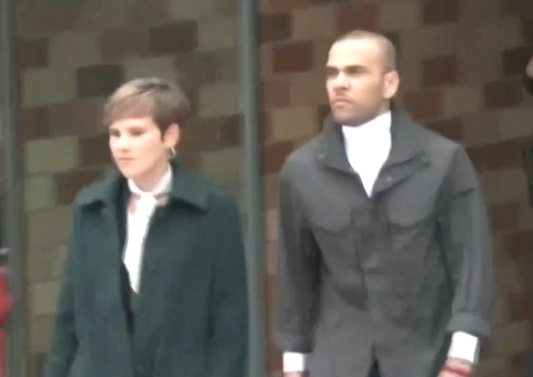 Daniel Alves deixa prisão após pagar fiança milionária; vídeo