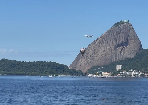 Balão entra na rota de avião que se preparava para pousar