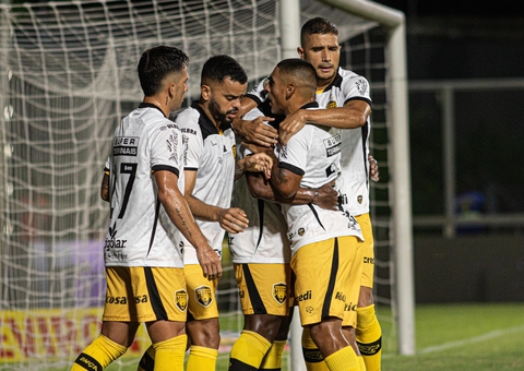 Amazonas leva gol do CRB nos acréscimos e sai da lanterna da Série B