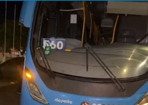 Criminosos assaltam três ônibus em sequência em Manaus