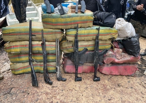 PF apreende mais de uma tonelada de drogas e fuzis de guerra transportados nos rios do Amazonas