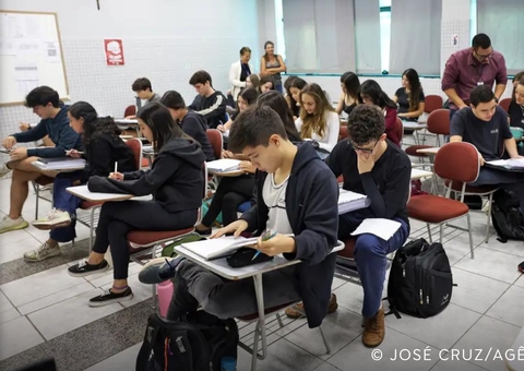 Fies 2025: estudantes devem complementar cadastro até sexta
