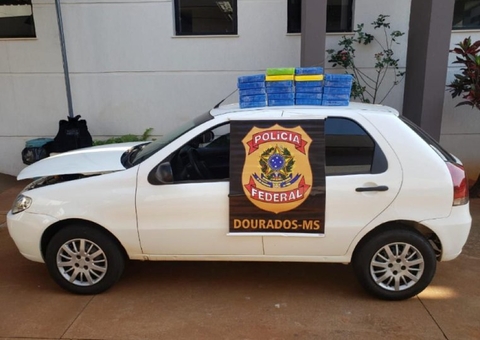 PF apreende 23 kg de cocaína em fundo falso de carro