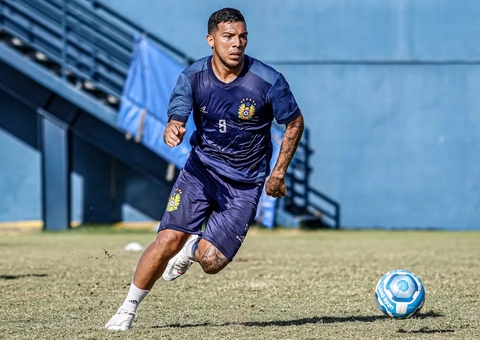 Vice-artilheiro em Goiás, Iury Tanque recebe propostas e não volta para Nacional