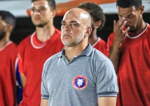 'Atuaram para nos tirar e jogar no lixo o que fizemos', diz treinador do Parintins