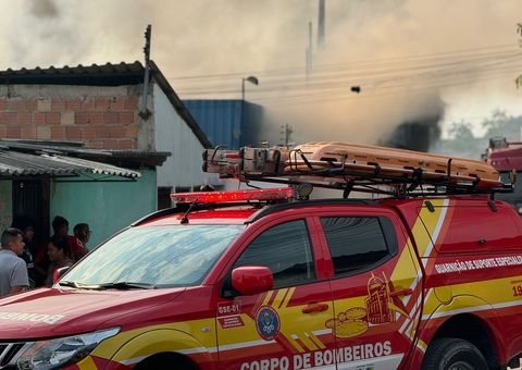 Fábrica de salgadinhos Denito's pega fogo no Colônia Terra Nova 