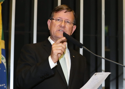 Em Brasília, deputado do Amazonas ingressa com projeto contra corte de recursos de universidades