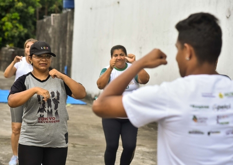 Programa oferece aulas de futebol, luta, funcional e zumba em Manaus