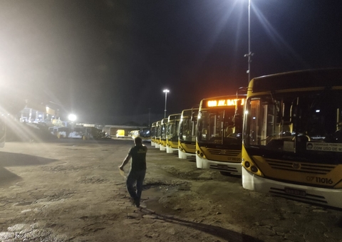 Ônibus de transporte público passam por vistoria em Manaus