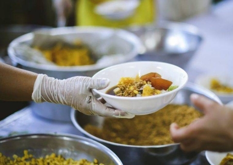 Projeto leva alimentação para pessoas em situação de rua no Amazonas