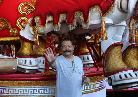 Morre o carnavalesco Max Lopes, o 'mago das Cores', aos 74 anos'