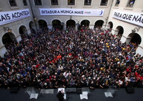 Senadores declaram apoio a movimentos pela democracia