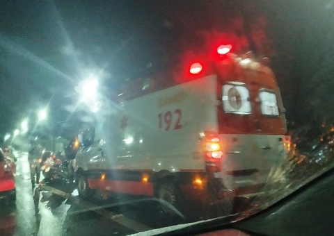 Motociclista e passageiro morrem em acidente durante forte chuva no Nova Cidade