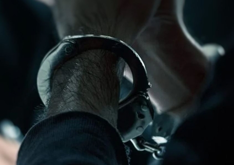 Fugitivo é preso enquanto "passeava" em beco no Coroado