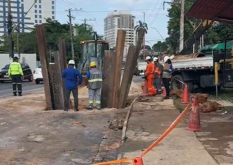 Bairros seguem sem água há mais de 16 horas após tubulação romper em Manaus