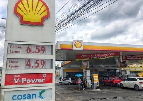 Enquanto Petrobras anuncia redução, Manaus aumenta em R$ 1 preço da gasolina