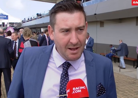 Treinador de cavalos é banido por 5 anos por abaixar as calças de oficial