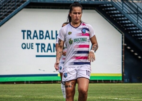 Camisa 10 do 3B, meia Karla Alves deixa o clube e acerta com o Santos