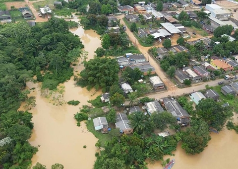 Acre está em situação de emergência ao sofrer com enchente, dengue e Covid