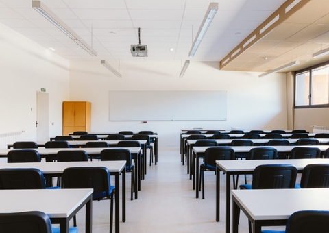 Professor atacado por aluno armado com faca vai ser indenizado em R$ 15 mil