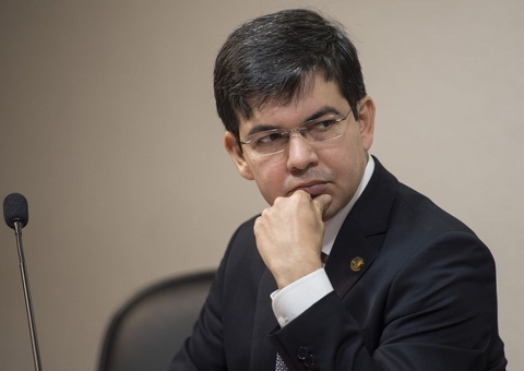 Randolfe pede ao STF que PGR seja substituído em inquérito dos atos antidemocráticos