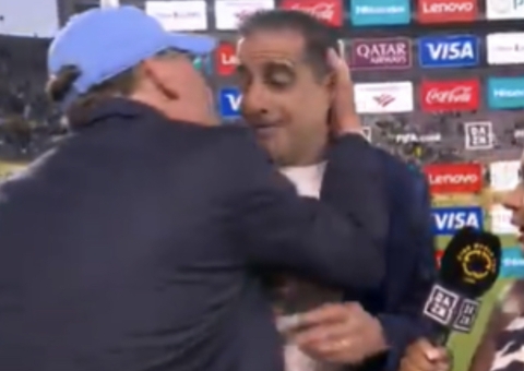 Renato Paiva ganha beijo de John Textor e brinca: ‘Prefiro da minha mulher’