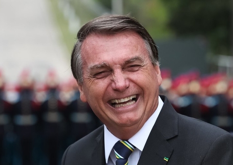 Bolsonaro critica imprensa e lista jornais que deveriam sair de circulação