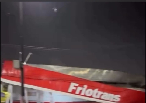  Chuva e vento causam desabamento de telhado em empresa na Zona Leste de Manaus