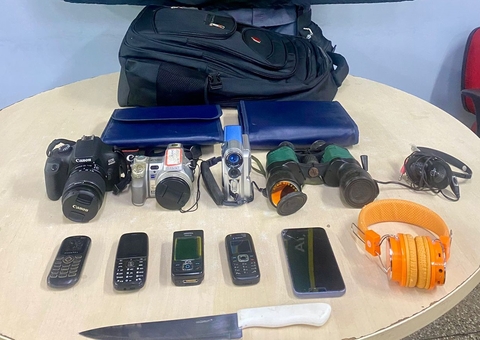 Mulheres são presas após assaltarem casa armadas com faca em Manaus