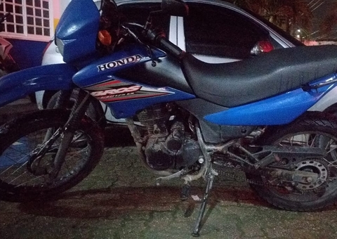 Homem é preso com motocicleta roubada em Manaus; Outra foi achada abandonada