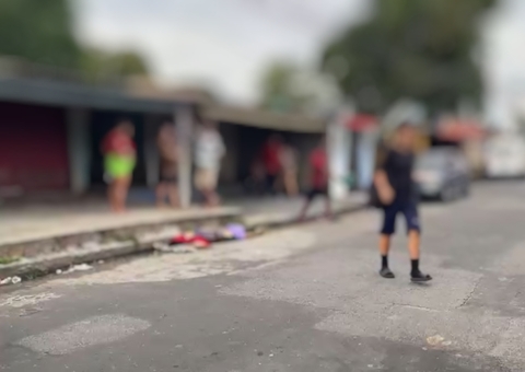 Homem é perseguido e morto a facada na frente de bar no São José