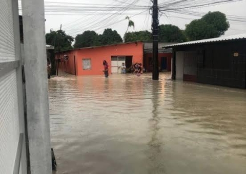 Defesa Civil registra 13 ocorrências durante forte chuva em Manaus