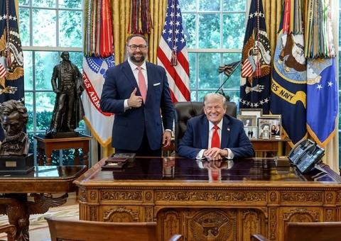 Conselheiro de Trump ataca Lula nas redes sociais: "Vai se f****“