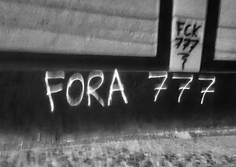 Em protesto contra SAF do Vasco, muros de São Januário são pichados no Rio