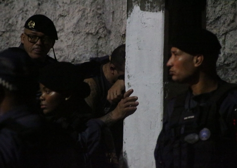 Pai entra aos prantos após filha ser ejetada de carro em acidente no Turismo; vídeo