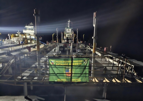 Polícia apreende embarcações por transporte irregular de combustível em Barcelos