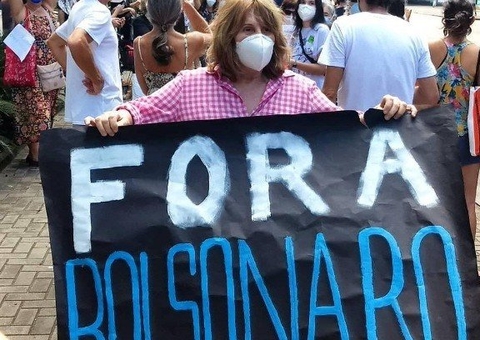 Famosos participam de protestos contra Bolsonaro; veja imagens