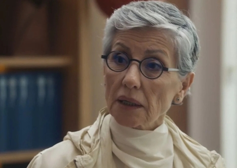 Cássia Kis se irrita com mulher de biquini em supermercado; vídeo