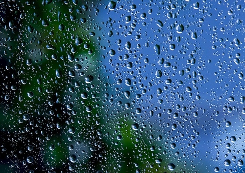 Passarela desaba durante chuva deste domingo em Manaus