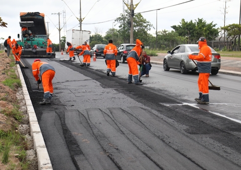 Programa ‘Asfalta Manaus’ chega a mais de 2 mil ruas recuperadas