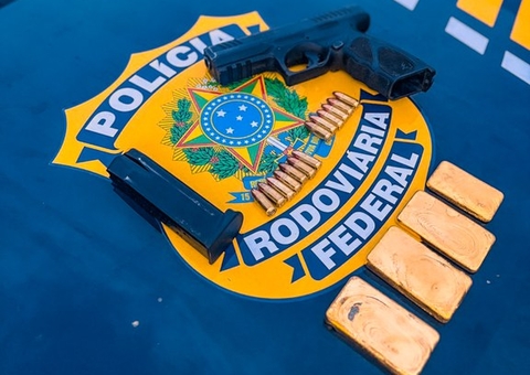 Homem é preso com pistola e barras de ouro escondidas nos sapatos na BR-319
