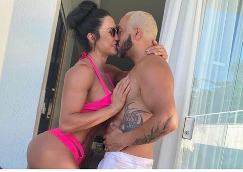 Gracyanne teria agredido Belo com socos após cantor jogar praga