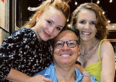 Sem comprador, pais de Larissa Manoela reduzem valor de mansão